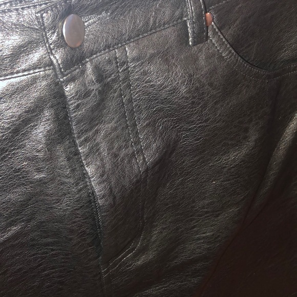 Faux leather skirt - Picture 2 of 3